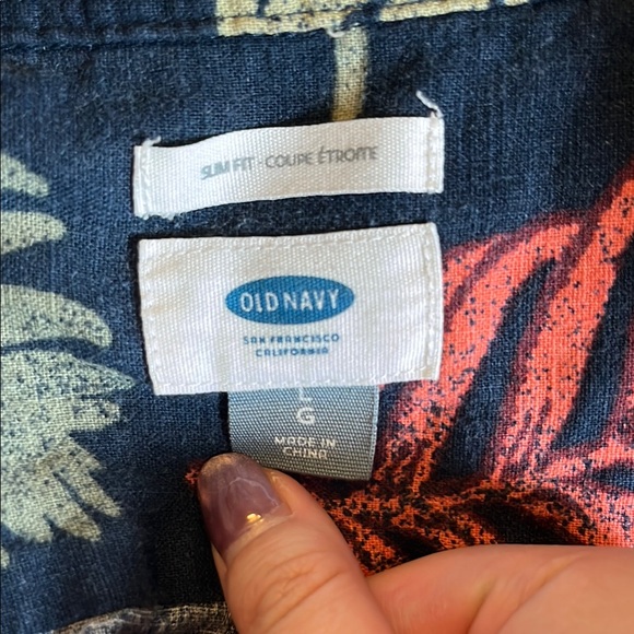 Old Navy Size L Men's Leaf Print Button Down Slim Fit Shirt - Picture 2 of 6